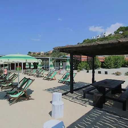 Semesterbostad Beautiful Holiday In Near Beach *